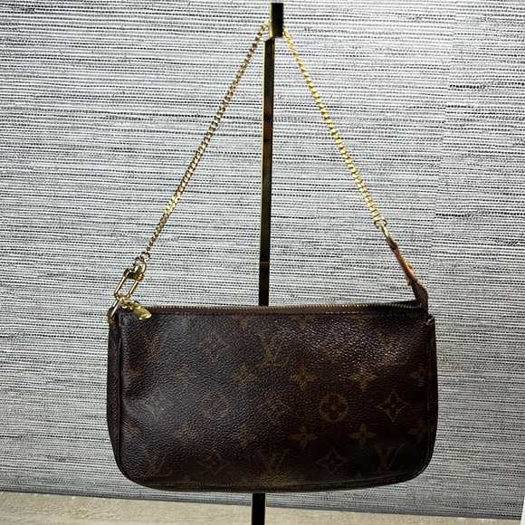 Louis Vuitton Pouch Bag Pochette Monogram ✅COA Included - Picture 4 of 16
